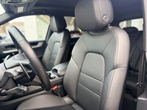 Used 2024 Porsche Cayenne image 11