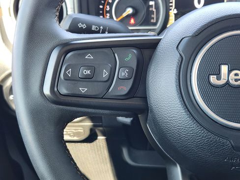 Used 2024 Jeep Gladiator Sport AWD/4WD image 31