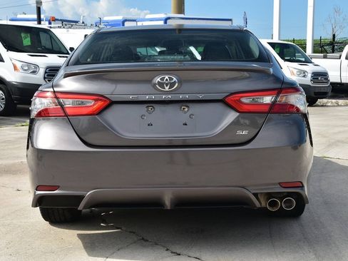 Used 2018 Toyota Camry SE FWD image 6