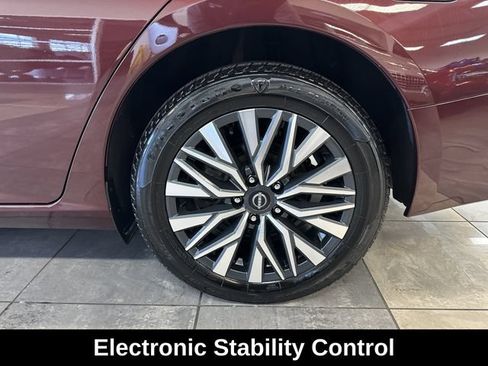 Used 2024 Nissan Altima 2.5 SV AWD/4WD image 7