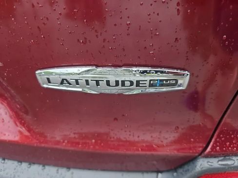 Used 2021 Jeep Cherokee Latitude Plus AWD/4WD image 16