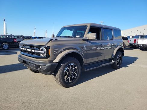 New 2025 Ford Bronco Outer Banks image 2