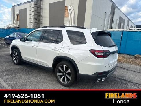 Used 2023 Honda Pilot Touring image 3