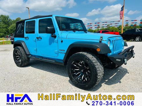 Used 2018 Jeep Wrangler Unlimited Sport w/ Connectivity Group AWD/4WD image 7