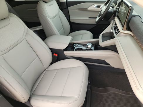 New 2026 Ford Explorer Active RWD image 14