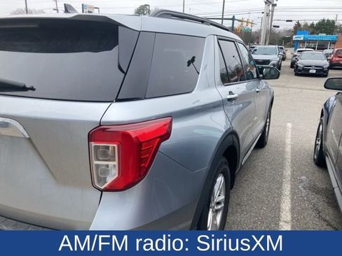 Used 2023 Ford Explorer XLT w/ Equipment Group 202A image 4