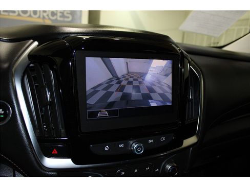 Used 2021 Chevrolet Traverse LT image 37