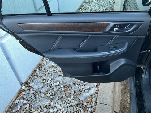 Used 2018 Subaru Outback 2.5i Limited image 18