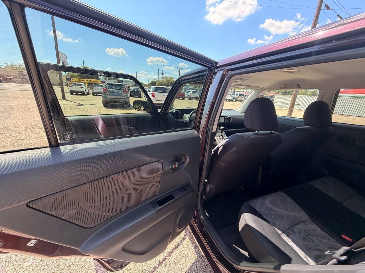 Used 2015 Scion xB FWD image 14