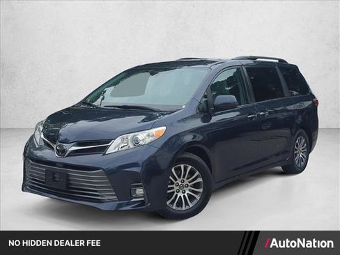 Certified 2019 Toyota Sienna XLE FWD image 1