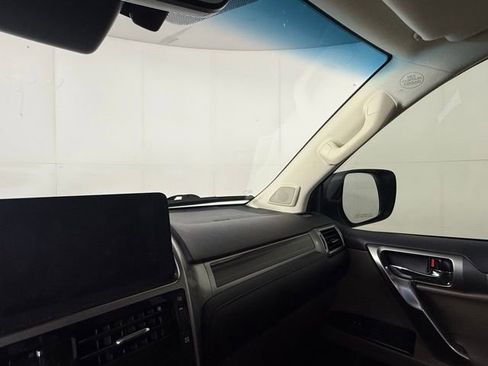 Used 2022 Lexus GX 460 Luxury w/ Accessory Package AWD/4WD image 18