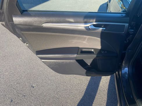 Used 2019 Ford Fusion SE image 23