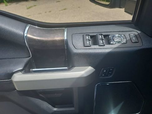 Used 2022 Ford F350 Lariat w/ Black Appearance Package AWD/4WD image 45