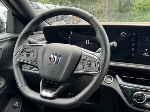 Used 2025 Buick Envista Sport Touring w/ Convenience I Package FWD image 12
