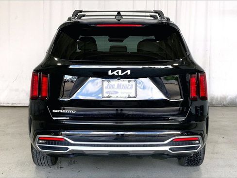 Used 2023 Kia Sorento S w/ Panoramic Sunroof Package FWD image 3