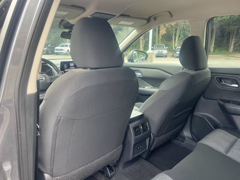 Certified 2025 Nissan Rogue SV AWD/4WD image 18