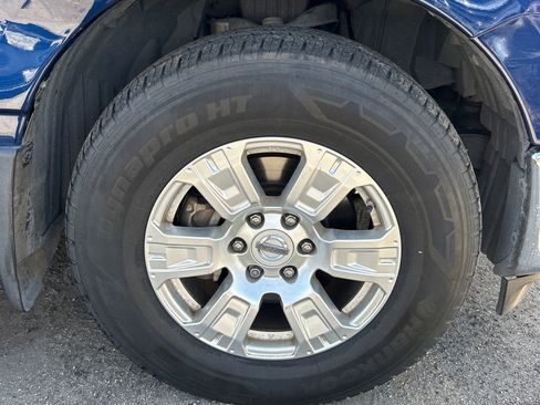 Used 2019 Nissan Titan SV image 25