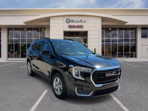 Used 2022 GMC Terrain SLE w/ Driver Convenience Package image 3
