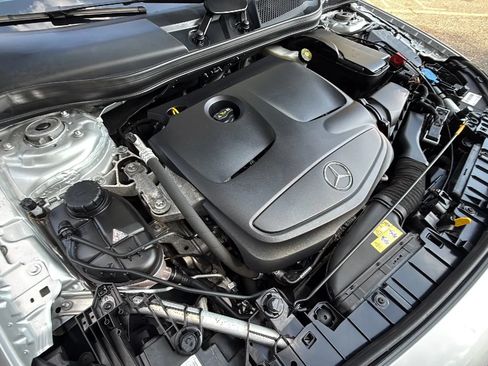 Used 2018 Mercedes-Benz GLA 250 4MATIC image 42