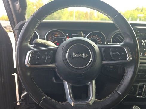 Used 2019 Jeep Wrangler Unlimited Sahara image 18