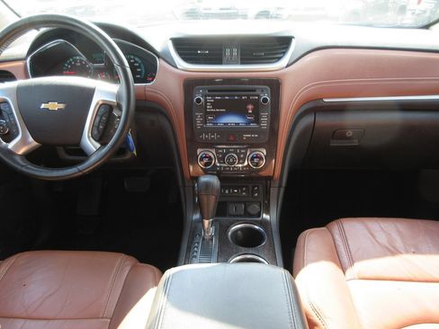 Used 2015 Chevrolet Traverse LT FWD image 16