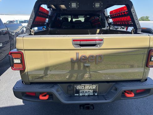 Used 2025 Jeep Gladiator Mojave AWD/4WD image 6