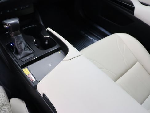 Used 2025 Lexus ES 350 Ultra Luxury w/ Accessory Package (Z2) FWD image 17