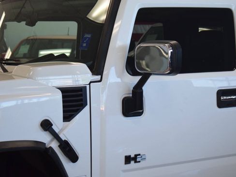 Used 2005 HUMMER H2 w/ Preferred Equipment Group AWD/4WD image 17