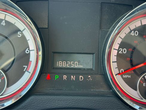 Used 2018 Dodge Grand Caravan SE FWD image 15