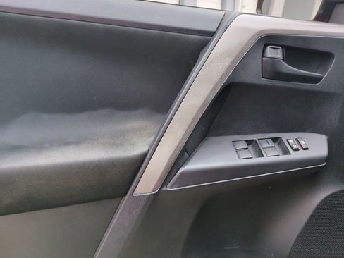 Used 2016 Toyota RAV4 LE image 10