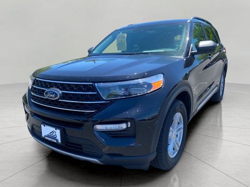 Used 2024 Ford Explorer XLT w/ Equipment Group 202A AWD/4WD image 7