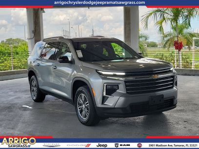 Used 2024 Chevrolet Traverse LT