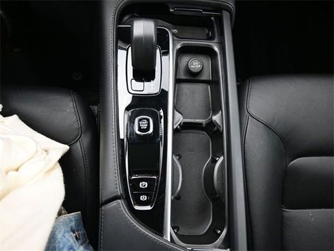 Used 2023 Volvo XC90 B5 Core image 16