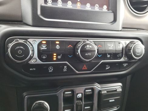 Used 2020 Jeep Wrangler Unlimited Sport image 23