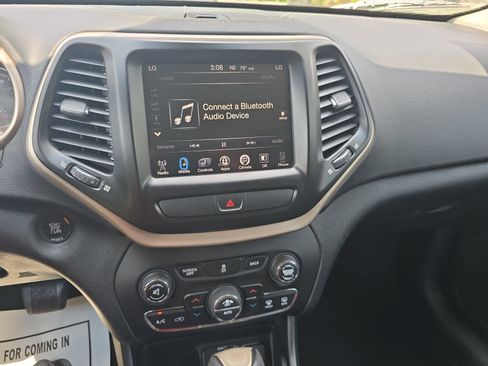 Used 2016 Jeep Cherokee Limited FWD image 20