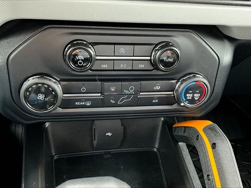 Used 2022 Ford Bronco Badlands image 15