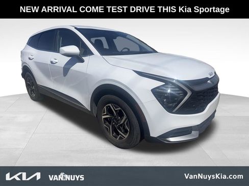 Used 2025 Kia Sportage LX FWD image 2