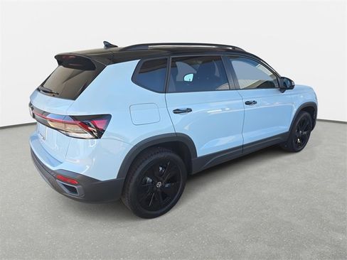 New 2025 Volkswagen Taos SE image 5