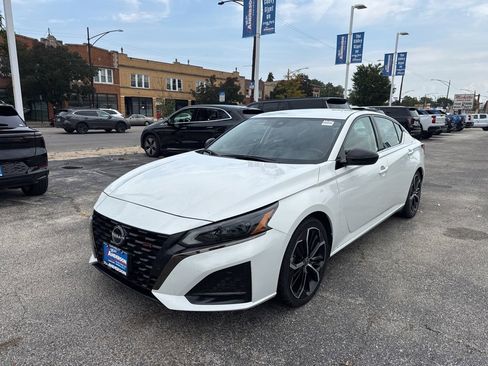 Used 2023 Nissan Altima 2.5 SR image 3