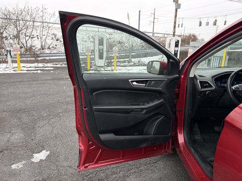 Used 2023 Ford Edge SEL w/ Convenience Package image 11