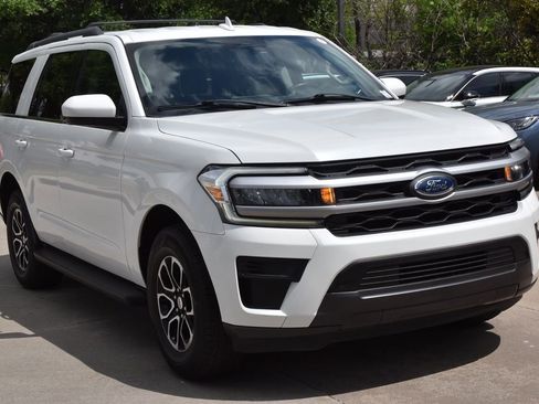 Certified 2022 Ford Expedition XLT RWD image 4