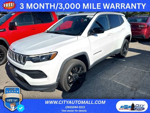 Used 2022 Jeep Compass Latitude w/ Sun and Sound Group AWD/4WD image 1