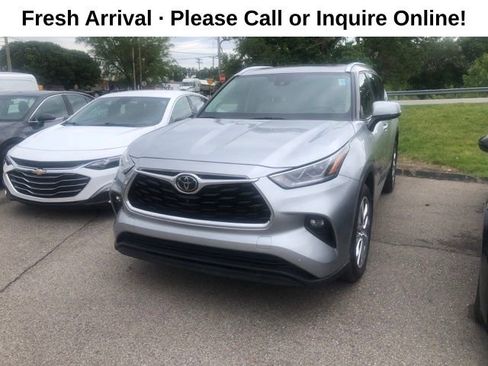 Used 2022 Toyota Highlander Limited AWD/4WD image 2