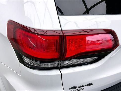 Used 2018 Jeep Grand Cherokee Altitude AWD/4WD image 27