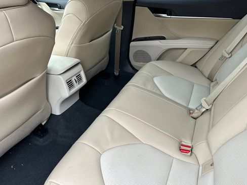 Used 2020 Toyota Camry XLE image 15