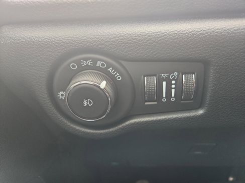 New 2026 Chrysler Pacifica Select image 32