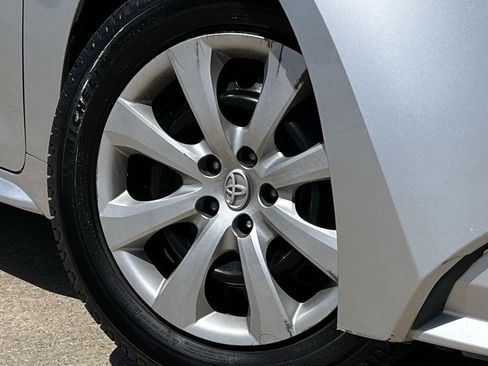 Used 2025 Toyota Corolla LE FWD image 27