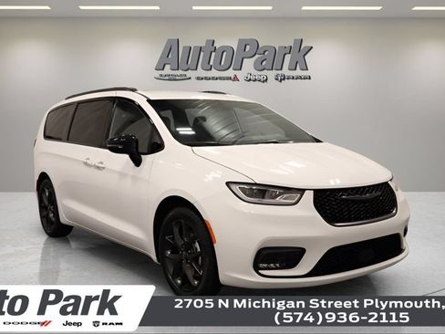 New 2026 Chrysler Pacifica Select w/ S Appearance Package FWD image 8