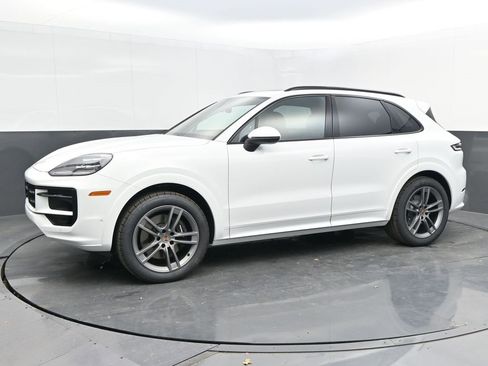 New 2025 Porsche Cayenne image 9