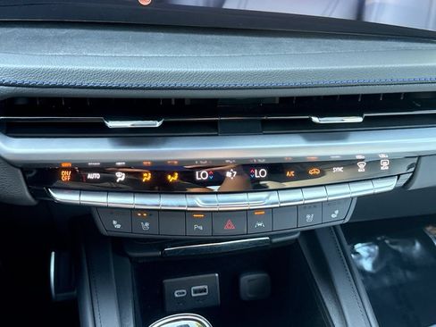 Used 2024 Cadillac XT4 Sport FWD image 17